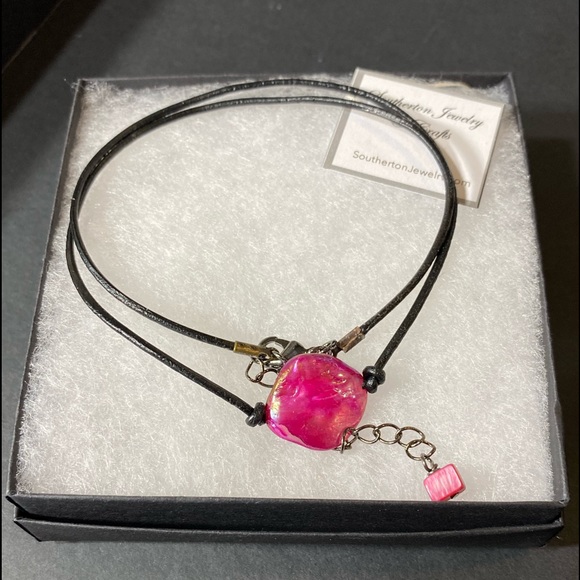 SJC Opalescent Pink Mother of Pearl Necklace - Picture 3 of 5